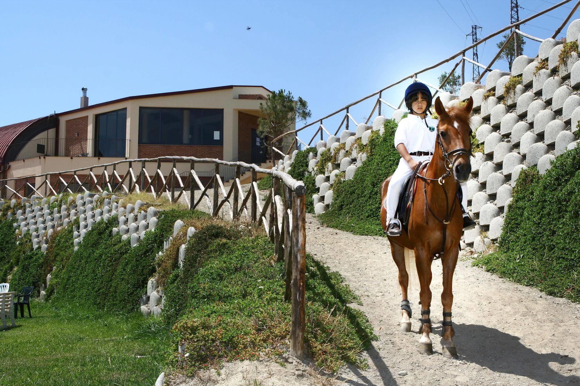 מלון וילאפרנקה טירנה Il Parco Degli Ulivi מראה חיצוני תמונה